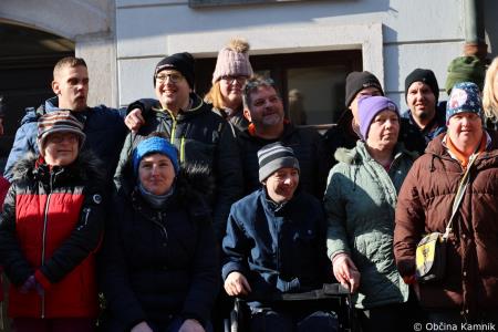 Kamnik so obiskali koranti iz Zamušanov pri Ptuju in v mestno jedro privabili nepregledno množico, željno ogleda tradicionalne pustne šege (78)